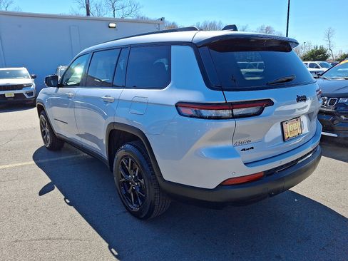 Certified 2025 Jeep Grand Cherokee L Altitude image 4