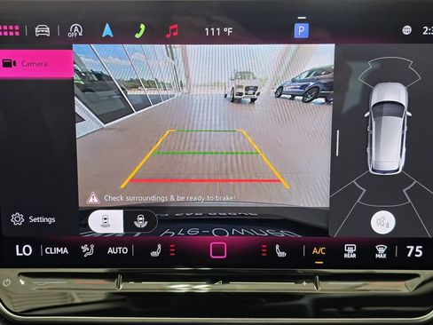 Used 2025 Volkswagen Tiguan SE FWD image 14