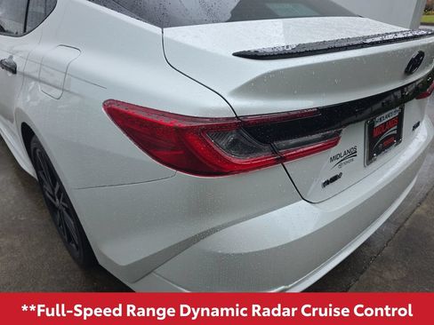 Used 2025 Toyota Camry XSE FWD image 9
