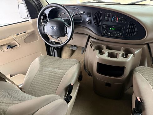 Used 2002 Ford E-350 and Econoline 350 Van image 48