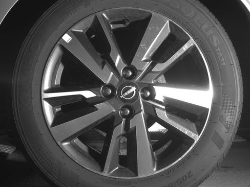 Used 2025 Nissan Versa SV image 14