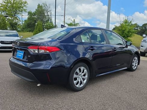 Used 2023 Toyota Corolla LE FWD image 3