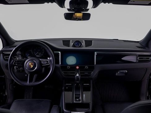 Used 2025 Porsche Macan image 9