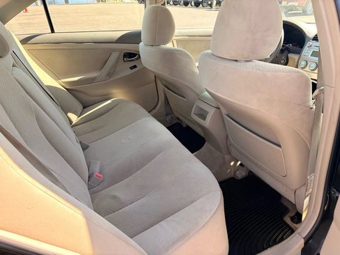 Used 2009 Toyota Camry LE FWD image 6