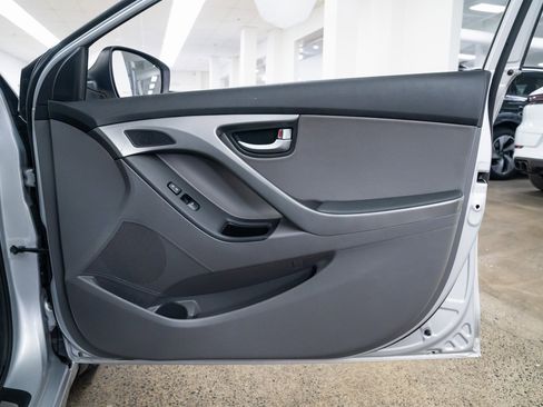 Used 2015 Hyundai Elantra Limited image 24