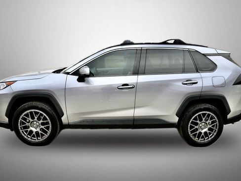 Used 2019 Toyota RAV4 XLE image 4