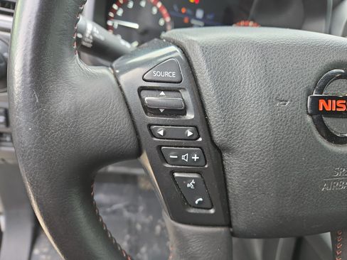 Used 2022 Nissan Titan PRO-4X w/ Pro-4x Convenience Package image 9