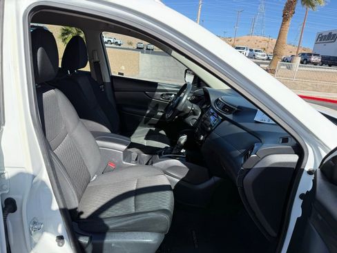 Used 2017 Nissan Rogue SV image 13