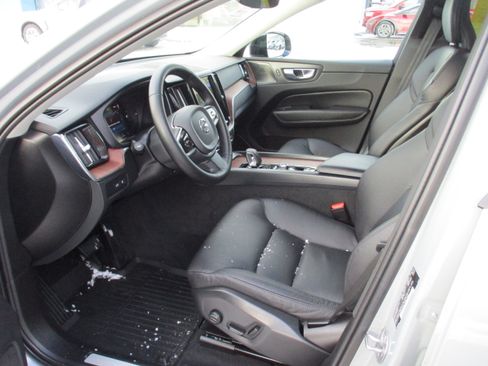 Certified 2024 Volvo XC60 T8 Plus w/ Protection Package Premier image 11