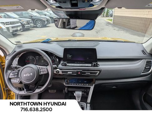Used 2023 Kia Seltos SX w/ SX Sunroof Package AWD/4WD image 6
