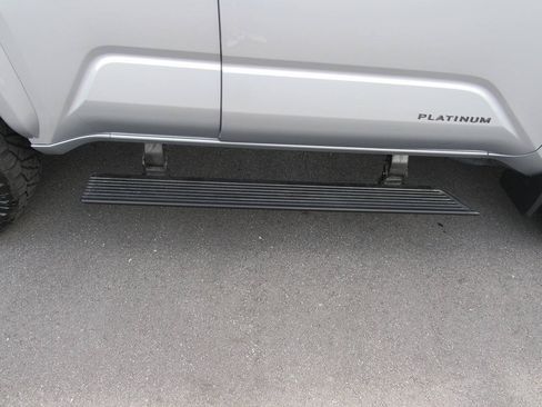 Used 2025 Toyota 4Runner Platinum AWD/4WD image 16