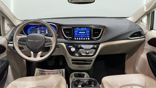 Used 2017 Chrysler Pacifica Limited w/ UConnect Theater Package FWD image 10
