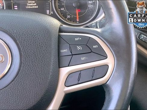 Used 2018 Jeep Cherokee Latitude w/ Altitude Package FWD image 17