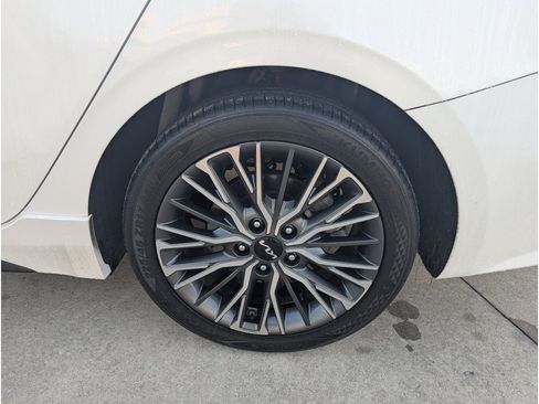 Used 2024 Kia Forte GT-Line w/ GT-Line Premium Package FWD image 9
