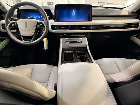New 2026 Lincoln Aviator AWD image 23