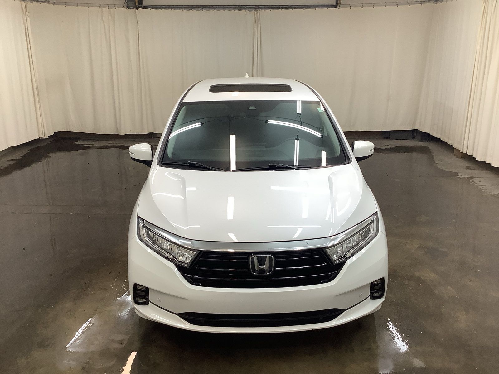 Used 2024 Honda Odyssey Touring image 2