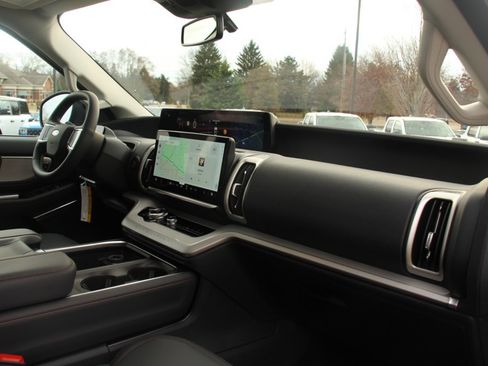 New 2025 Ford Expedition Active image 14