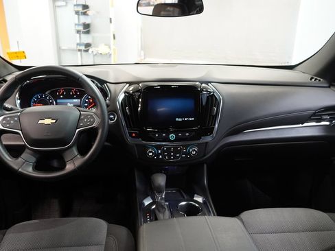 Used 2023 Chevrolet Traverse LT FWD image 9
