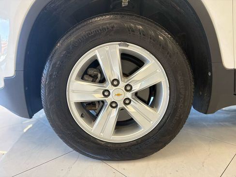 Used 2019 Chevrolet Trax LT w/ LT Convenience Package AWD/4WD image 39