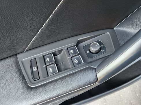 Certified 2023 Volkswagen Tiguan SE image 29