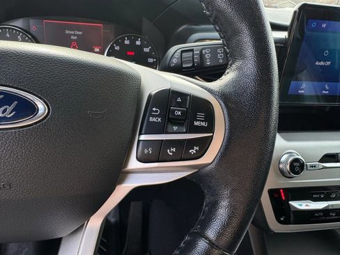 Used 2022 Ford Explorer XLT w/ Equipment Group 202A image 18