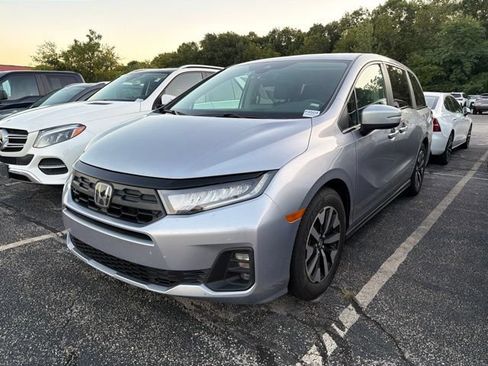Used 2025 Honda Odyssey EX-L image 3