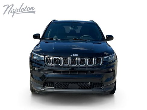 Used 2023 Jeep Compass Latitude w/ Sun and Sound Group AWD/4WD image 9