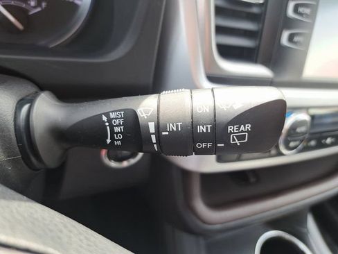 Used 2017 Toyota Highlander XLE w/ Protection Package #3 AWD/4WD image 25