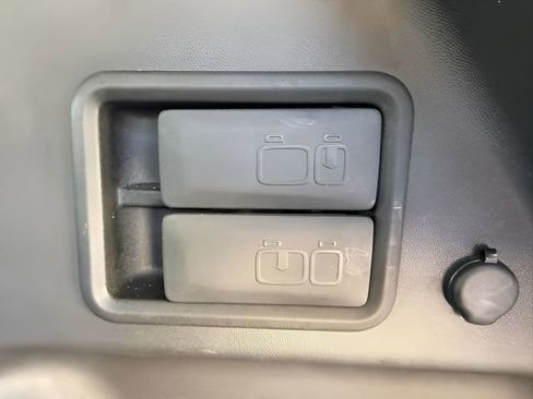 Used 2024 Chevrolet Equinox LT FWD image 13