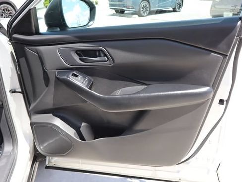 Used 2024 Nissan Rogue S FWD image 25