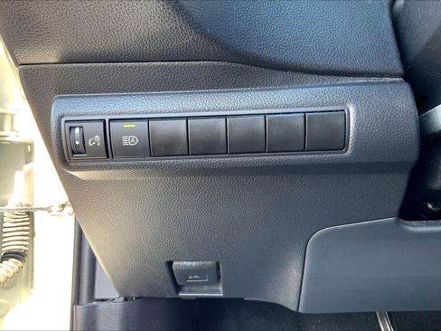 Used 2021 Toyota Corolla LE FWD image 33