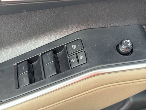 Certified 2024 Toyota Highlander XLE FWD image 15