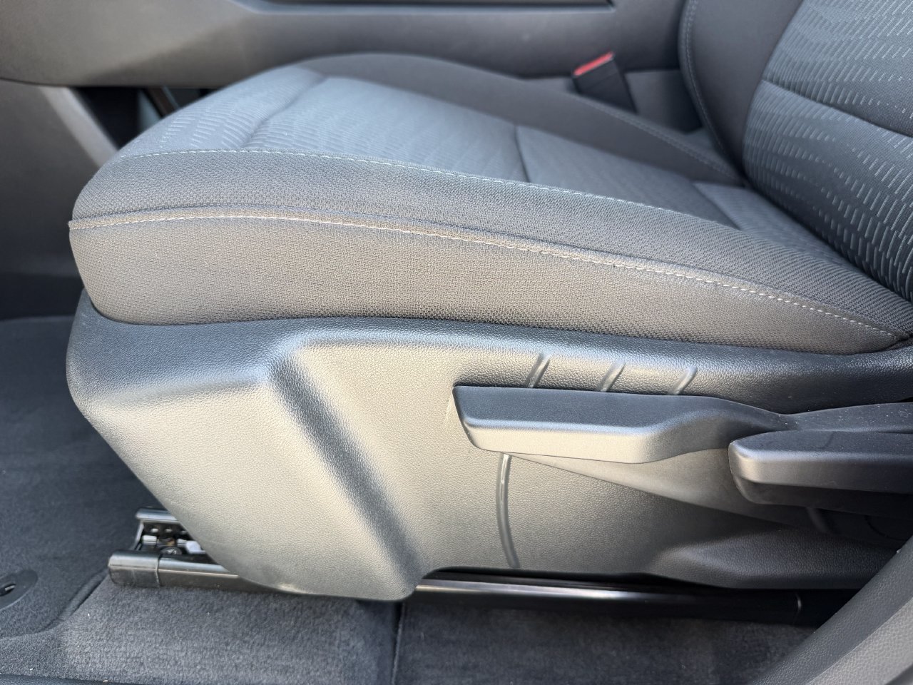 Used 2026 Chevrolet Equinox LT AWD/4WD image 23