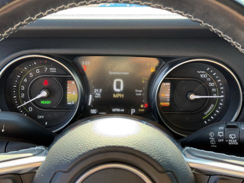 Used 2023 Jeep Wrangler Sahara w/ Cold Weather Group image 18