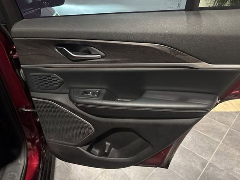 Used 2023 Jeep Grand Cherokee 4WD 4xe image 18
