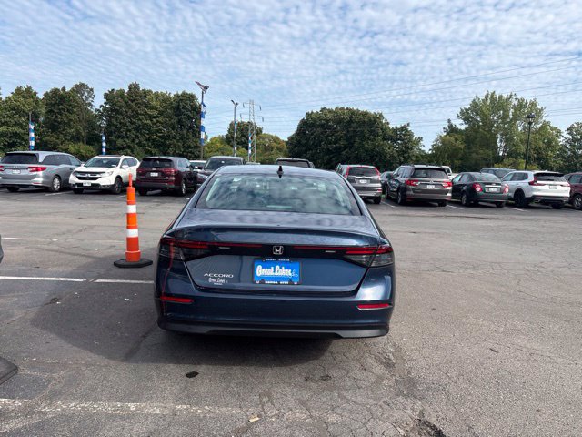 Used 2025 Honda Accord SE image 4