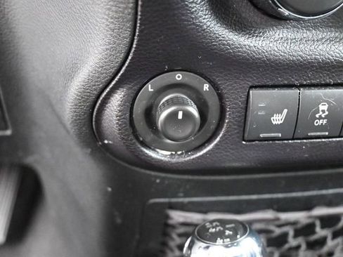 Used 2016 Jeep Wrangler Unlimited Sahara w/ Connectivity Group AWD/4WD image 22