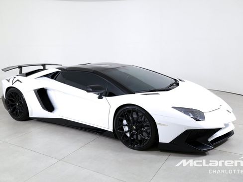 Used 2016 Lamborghini Aventador LP 750-4 Superveloce AWD/4WD image 3