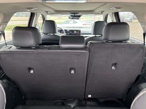 Certified 2025 Kia Sorento S w/ Panoramic Sunroof Package FWD image 18