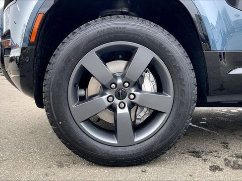 New 2026 Land Rover Defender 110 X-Dynamic SE image 11