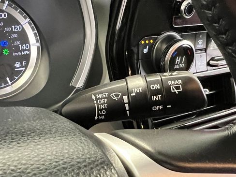 Used 2023 Toyota Highlander XLE image 38