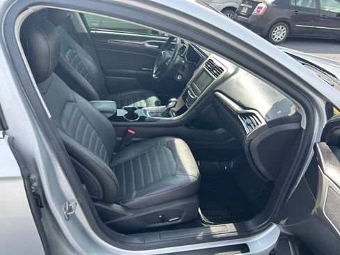Used 2014 Ford Fusion SE w/ Equipment Group 202A FWD image 12