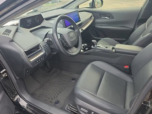 Used 2023 Toyota Prius XLE AWD/4WD image 9