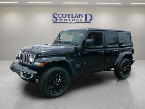 Used 2025 Jeep Wrangler Unlimited Sahara w/ Safety Group AWD/4WD image 2