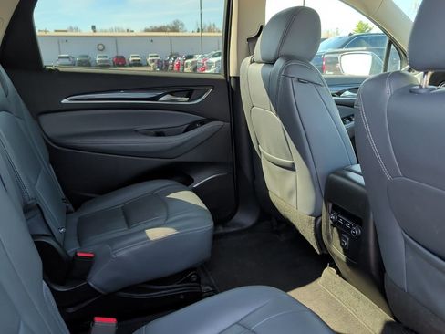 Used 2019 Buick Enclave Essence image 8