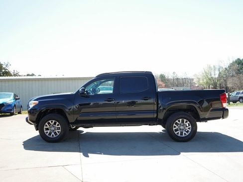 Used 2017 Toyota Tacoma SR image 17