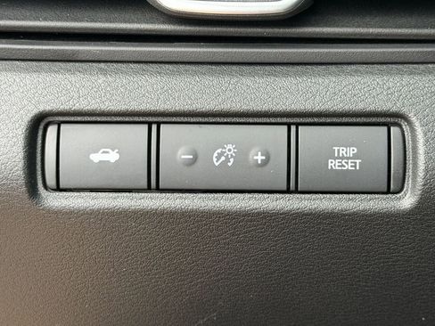 Used 2025 Nissan Altima 2.5 SV FWD image 24
