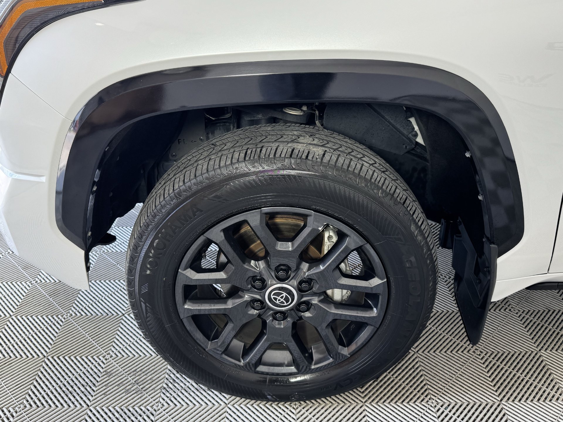 Used 2024 Toyota Tundra Platinum AWD/4WD image 31