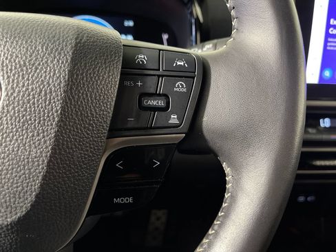 Used 2025 Toyota Camry SE FWD image 27