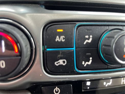 Used 2015 Chevrolet Suburban LT image 41